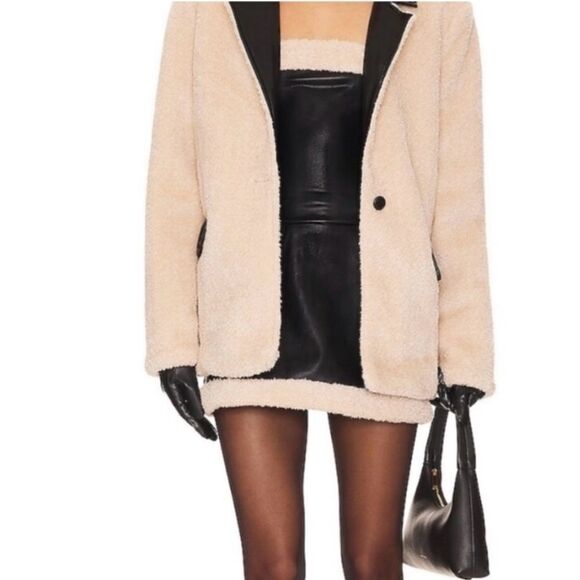 NWT WeWoreWhat Faux fur Sherpa blazer with front pockets size Medium women's - Picture 3 of 16